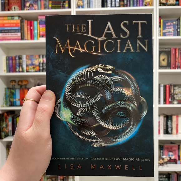 *BRAND NEW* Fantasy Book: The Last Magician by Lisa Maxwell - Picture 1 of 3